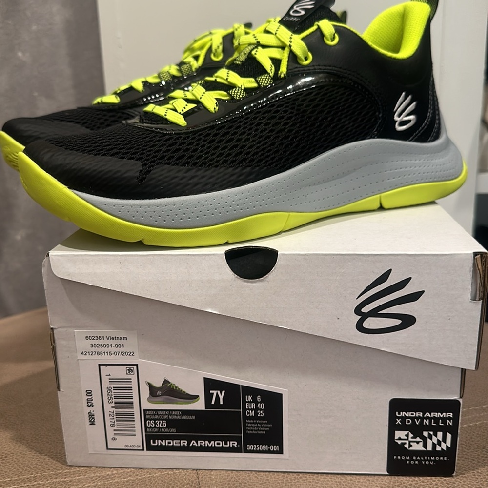 Under Armour Curry 3Z6 Big Kids' Basketball Shoes. Boys 7Y